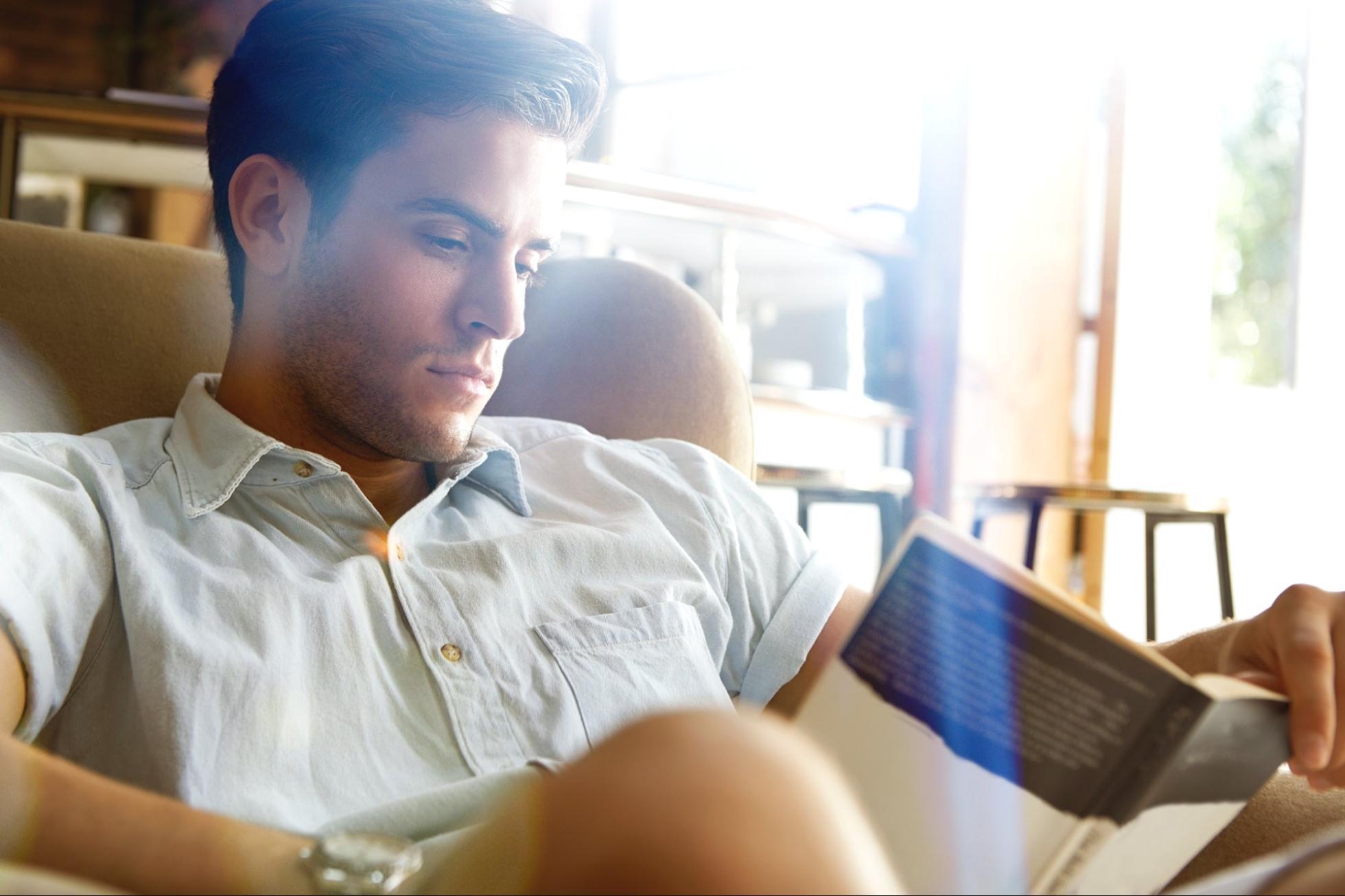 SEO-Analytik Arbeitsumgebung mit Datenvisualisierungen