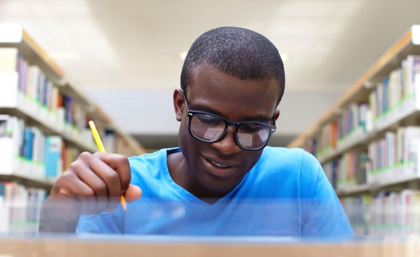 SEO Analytics Dashboard mit detaillierten Metriken und Datenvisualisierungen